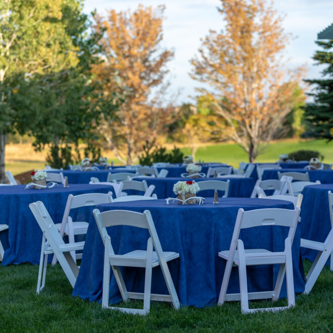Blue Spark – Blue LInen, Simple centerpiece, sunset, outdoor event