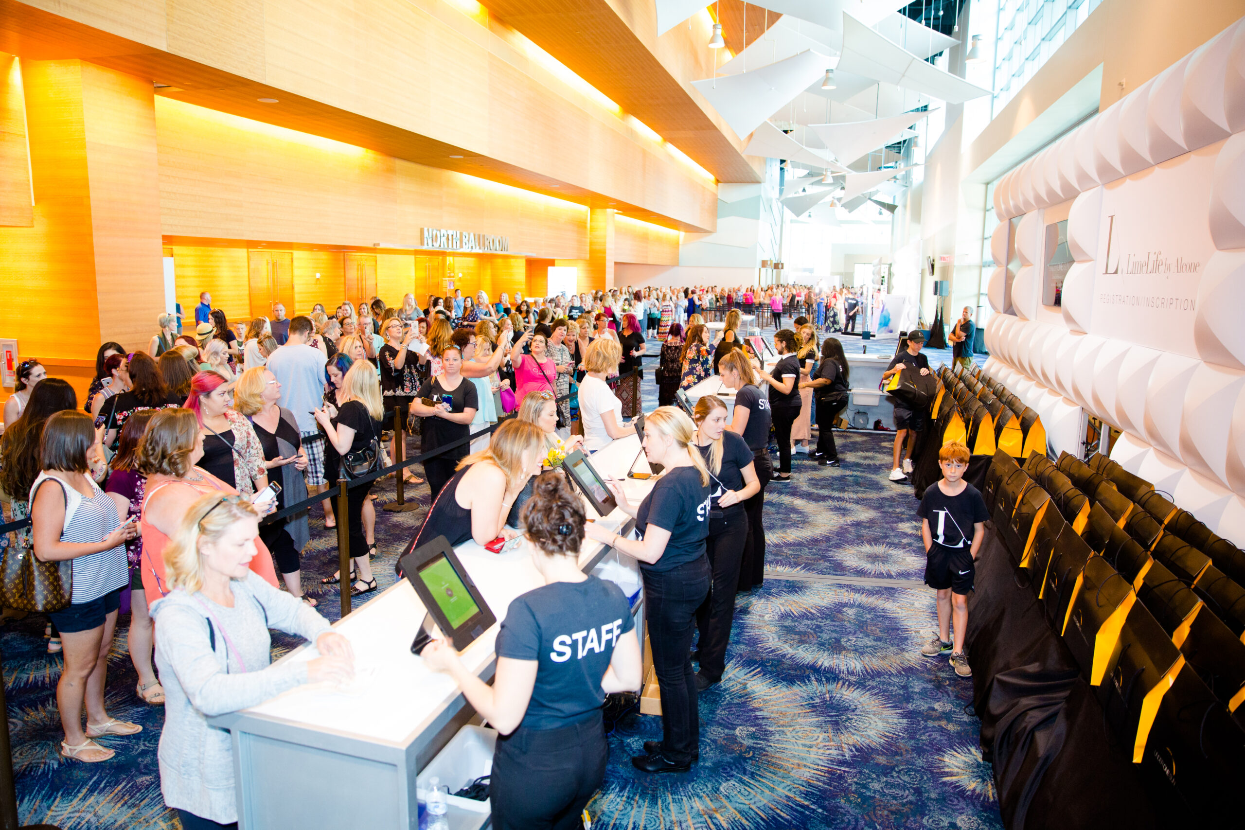 Blue Spark Phoenix Convention 2018 - set 2 (66) Blue Spark Phoenix Convention 2018 - set 2 (66)